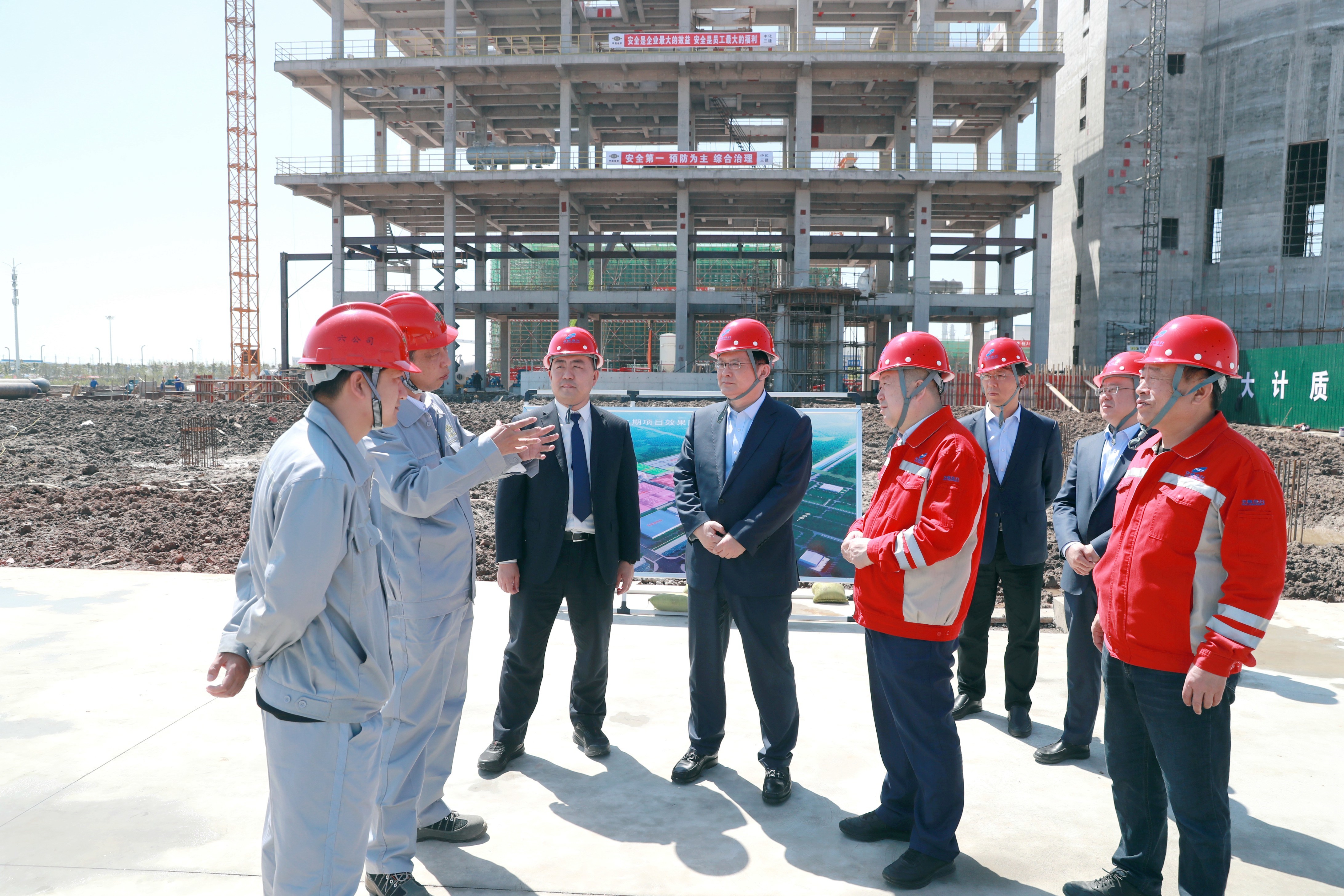 樊军对华鲁恒升高质量发展提出新要求: 乘势而上加力提速 踏上高原再攀高峰-4 樊军对华鲁恒升高质量发展提出新要求: 乘势而上加力提速 踏上高原再攀高峰-4.jpg