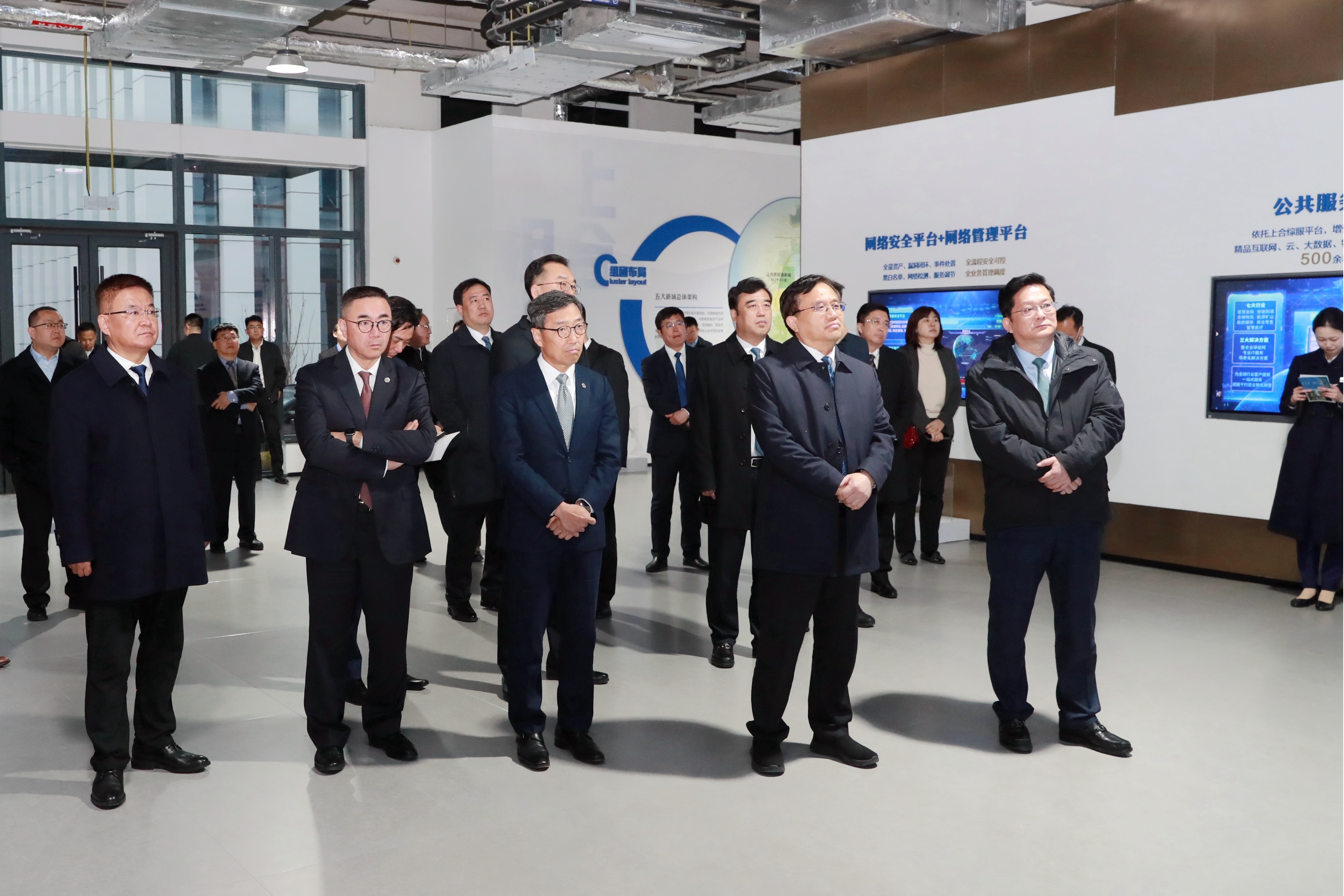 鲁港科技合作创新中心揭牌成立 华鲁集团助力青岛上合与香港科技园深化合作-3.jpg