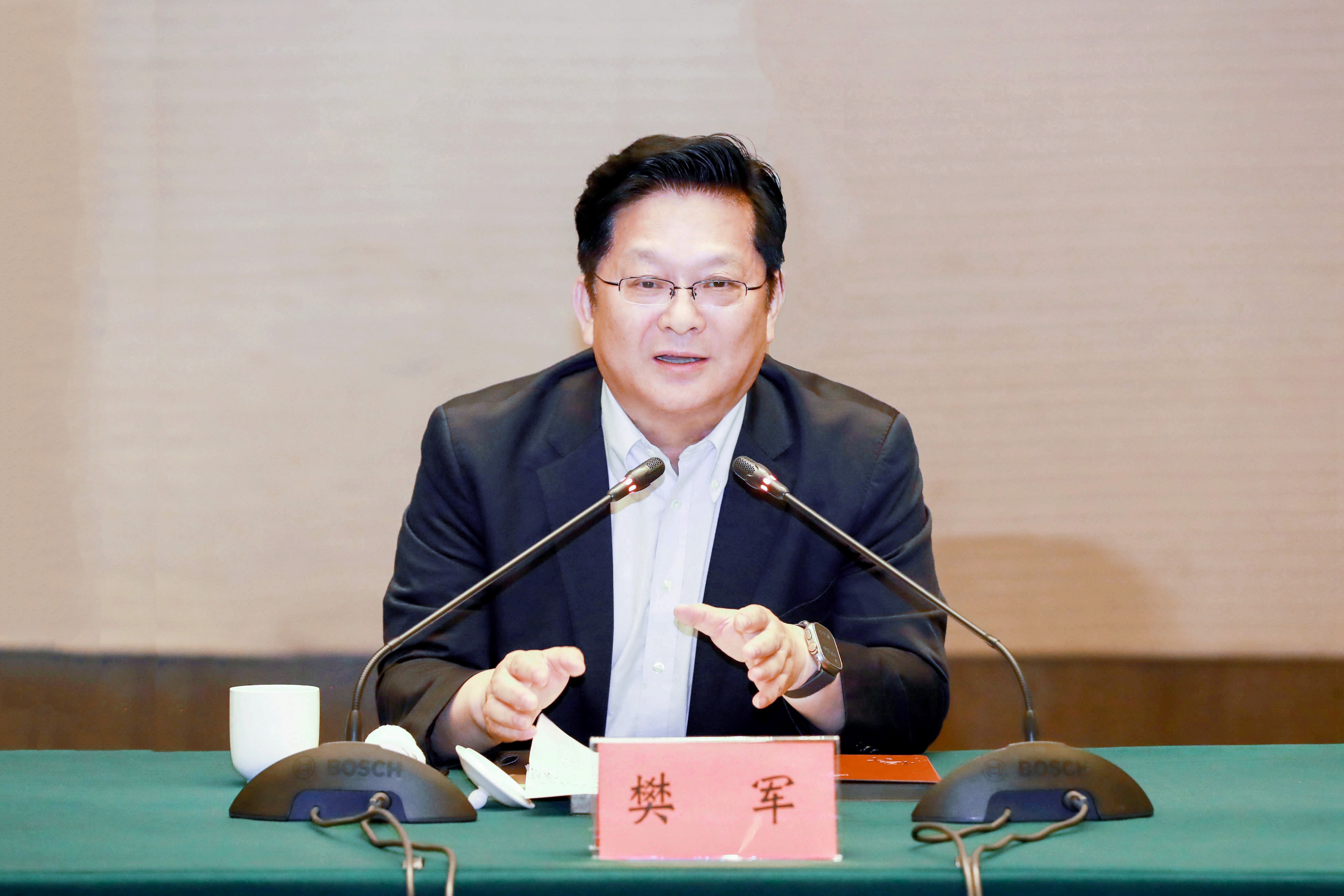 董事长 - 副本 董事长 - 副本.jpg